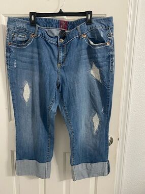torrid Distressed Mid-Blue Cropped Jeans